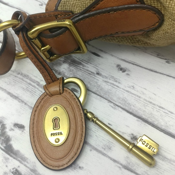 FOSSIL-Vintage Leather Crossbody Handbag - Picture 4 of 8